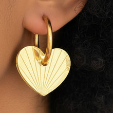 Charger l'image dans la galerie, Boucles d'oreilles petit Cœur-Soleil miroir doré clair sur créoles 💜🌞
