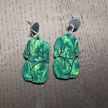 Charger l'image dans la galerie, Boucles d'oreilles Corps (vert marbré)