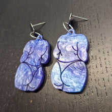 Charger l'image dans la galerie, Boucles d'oreilles Corps (violet marbré)