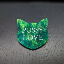 Charger l'image dans la galerie, Broche chatte Pussy Love (verte) 😽🏳️🌈