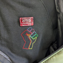 Charger l'image dans la galerie, Broche Autoreverse (bordeaux marbré) 🏳️🌈