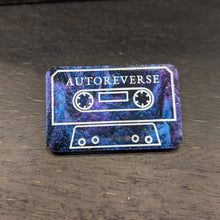 Charger l'image dans la galerie, Broche Autoreverse (violet galactique) 🏳️🌈