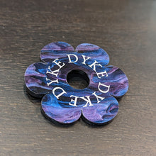 Charger l'image dans la galerie, Broche Fleur DYKE (violette) 🏳️🌈