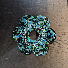 Charger l'image dans la galerie, Broche Fleur verte GOUINE 🏳️🌈