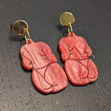 Charger l'image dans la galerie, Boucles d'oreilles Corps (rouge marbré)