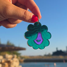Charger l'image dans la galerie, Boucles d'oreilles Gorgone vert et violet - Maedusa X Atelier Grenade

