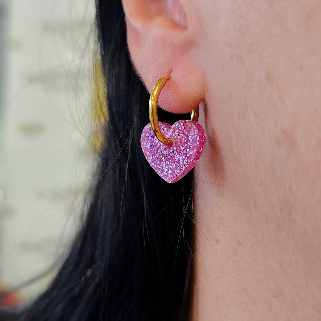 Boucles d'oreilles petits cœurs paillettes rose sur créoles 💖