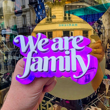 Charger l&#39;image dans la galerie, Décoration murale &quot;We are family&quot; violet 🌈
