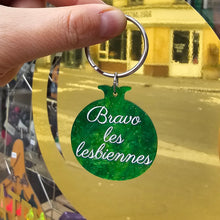 Charger l&#39;image dans la galerie, Porte-clefs grenade Bravo les lesbiennes vert-doré marbré 🏳️‍🌈
