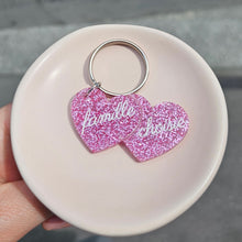 Charger l&#39;image dans la galerie, Porte-clefs double cœur Famille choisie, paillettes roses 🌈💖
