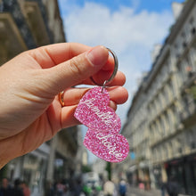 Charger l&#39;image dans la galerie, Porte-clefs double cœur Famille choisie, paillettes roses 🌈💖
