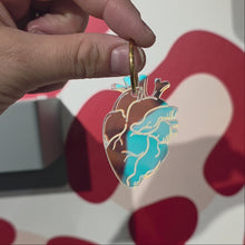 Charger et lire la vidéo dans la visionneuse de la Galerie, 🌸 Boucles d’oreilles Cœur Anatomique holographique
