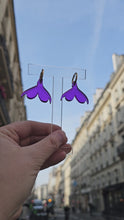 Charger et lire la vidéo dans la visionneuse de la Galerie, Boucles d&#39;oreilles Clitoris sur créoles miroir violet 💦
